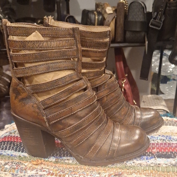 Freebird by Steven CEASR Distressed Brown Heeled Boots - Picture 3 of 6